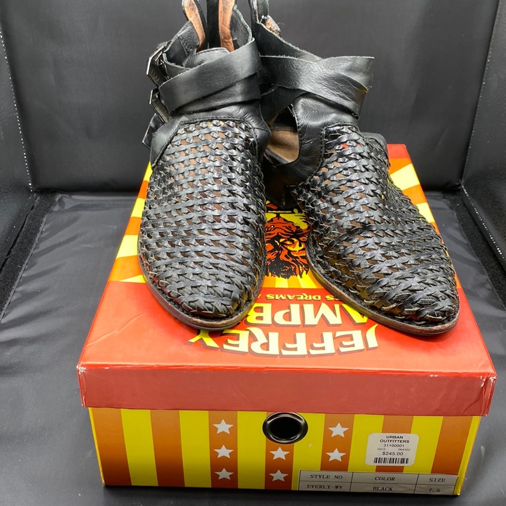 Slip and zip black leather shoes
